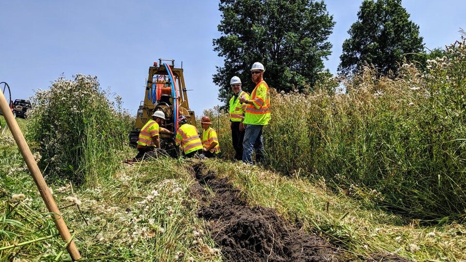 Crews as they install fiber along the Indiana Toll Road. (photo courtesy: Vivacity Networks)