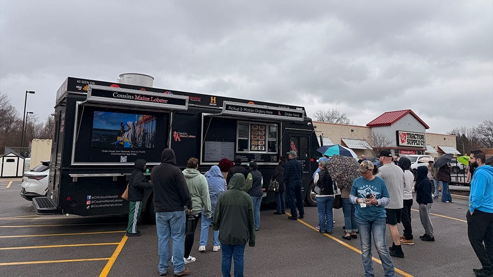 Cousins Maine Lobster food truck draws crowds at Mishawaka launch event